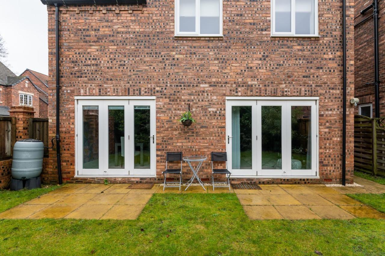 Spacious And Modern Townhouse I Pass The Keys York Exterior photo